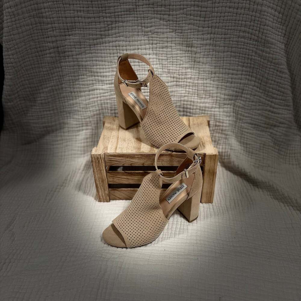 Steve Madden Sawyer Tan Nubuck Perforated Block Heel Peep Toe Sandals